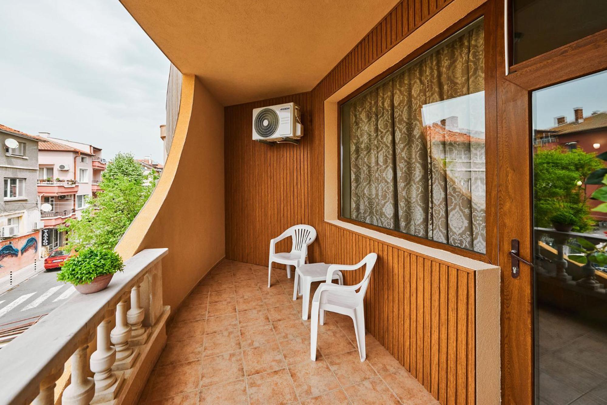 Hotel Manz 2 Pomorie Exteriér fotografie