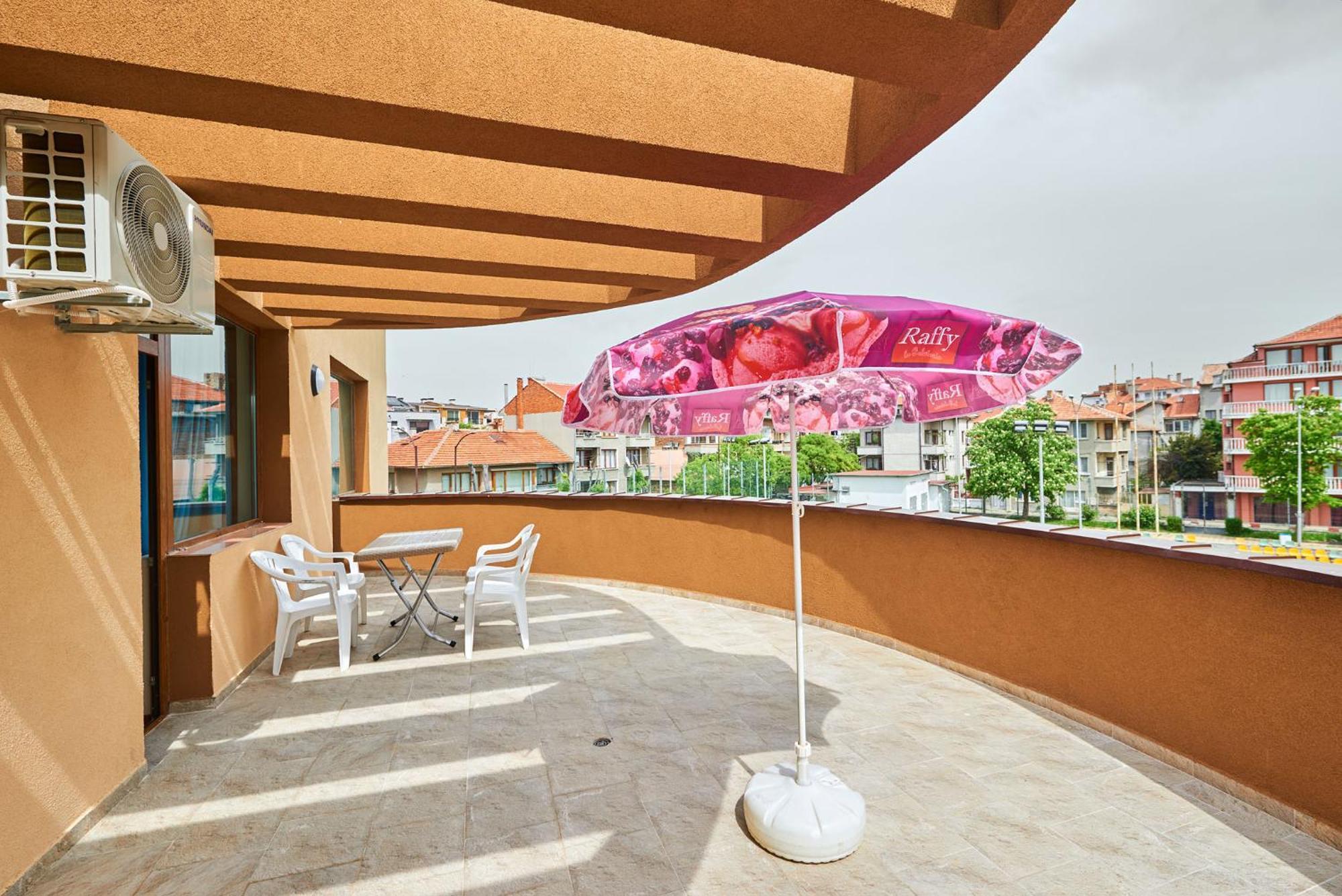 Hotel Manz 2 Pomorie Exteriér fotografie